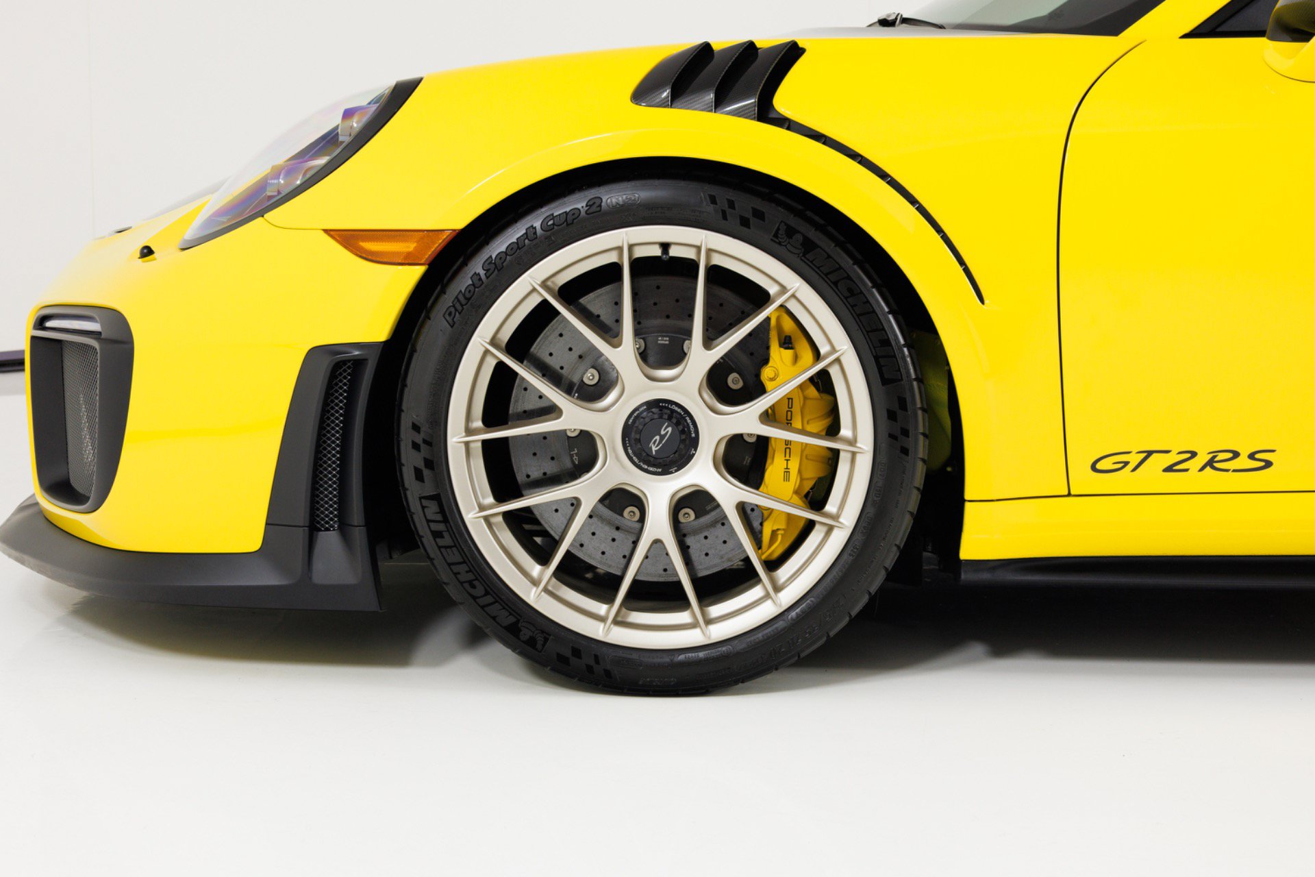 Used 2018 Porsche 911 GT2 RS w/ Weissach Package RWD image 9