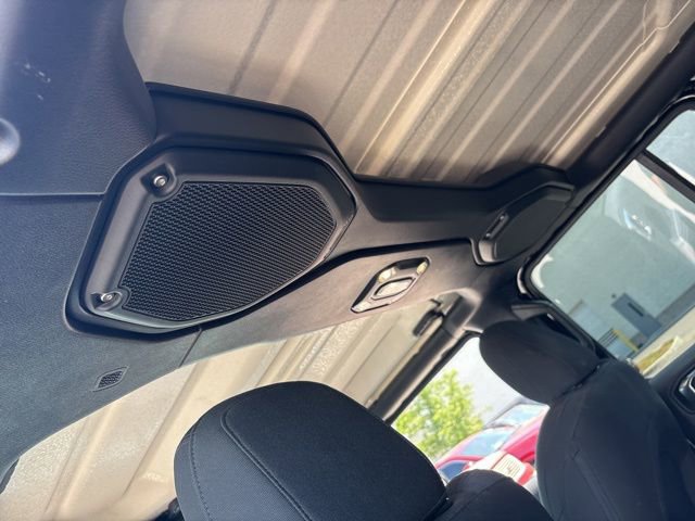 Used 2021 Jeep Wrangler Unlimited Sahara w/ LED Lighting Group AWD/4WD image 26