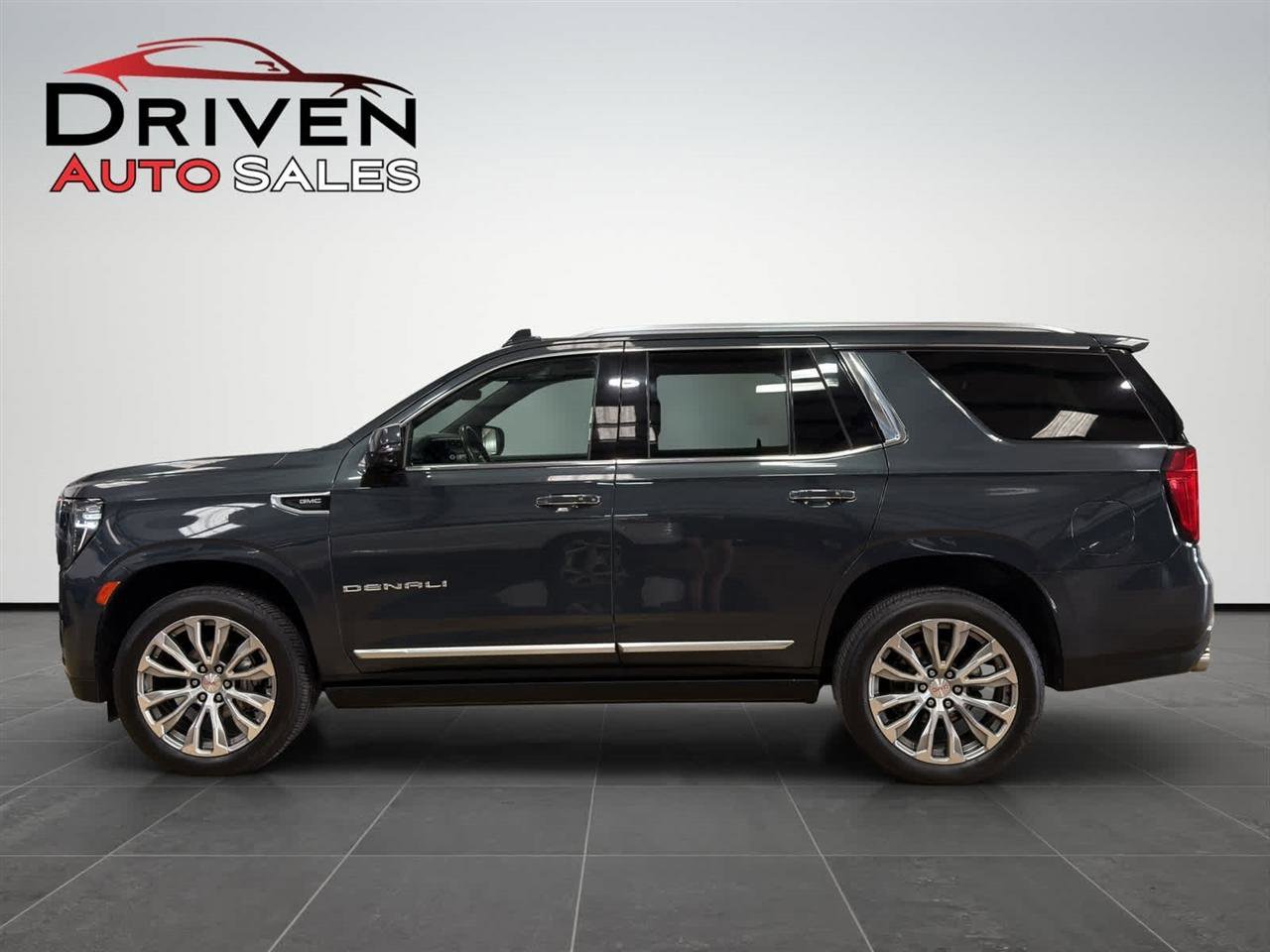 Used 2021 GMC Yukon Denali w/ Denali Premium Package image 3