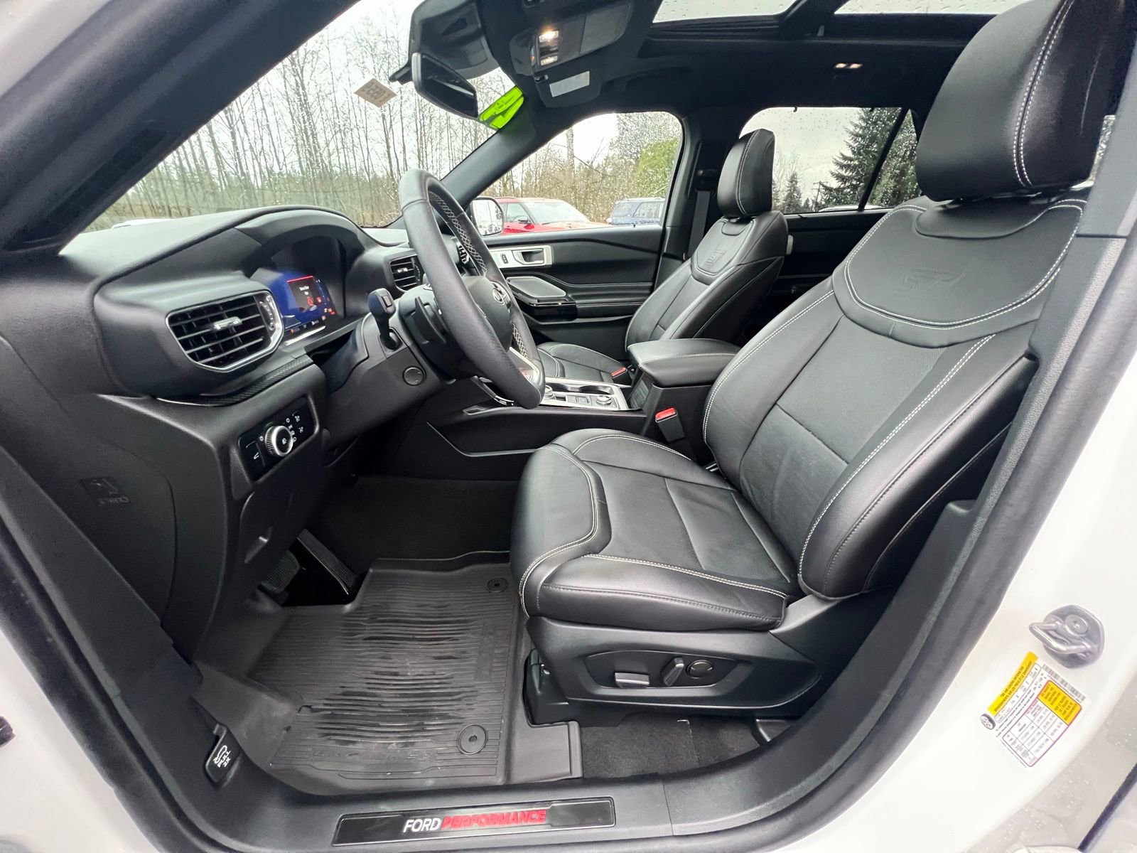 Used 2024 Ford Explorer ST w/ Technology Package image 10