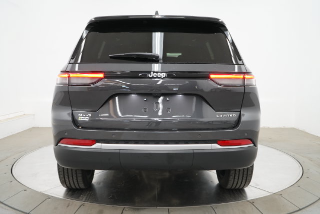 Used 2026 Jeep Grand Cherokee Limited AWD/4WD image 6