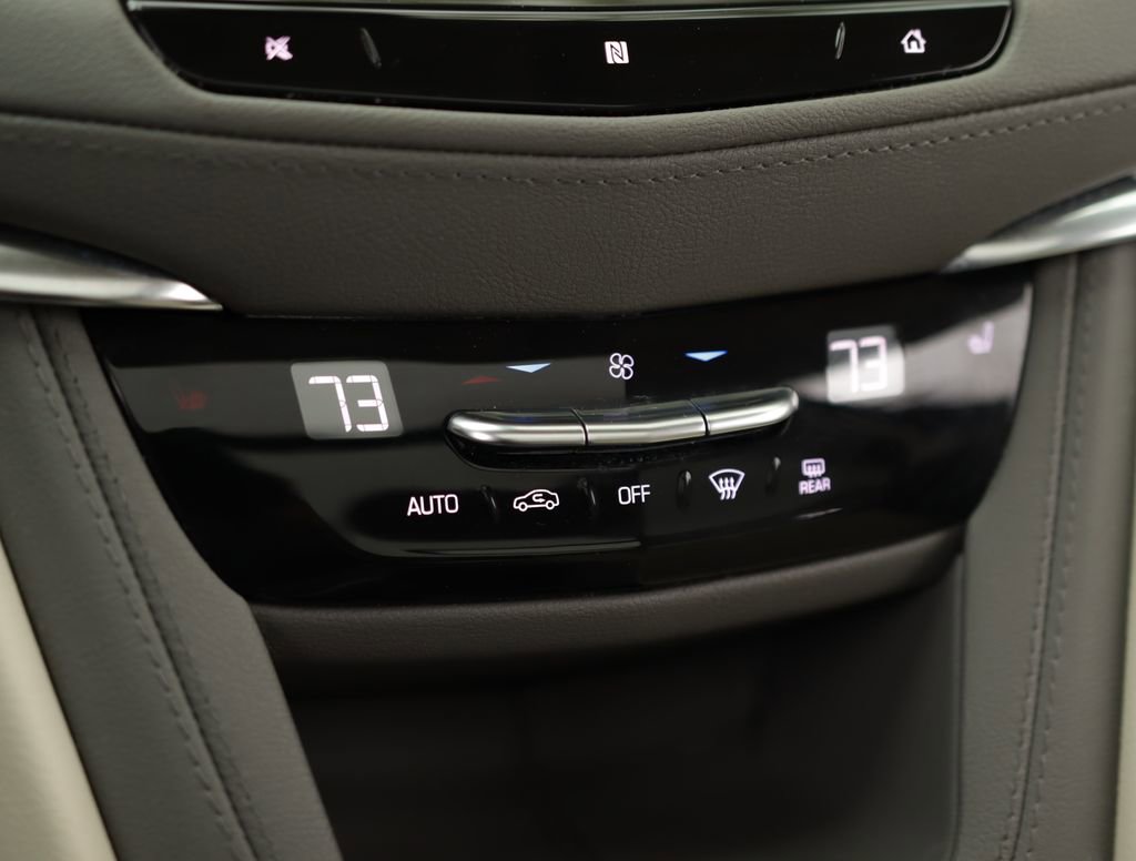 Used 2021 Cadillac XT5 Premium Luxury image 16