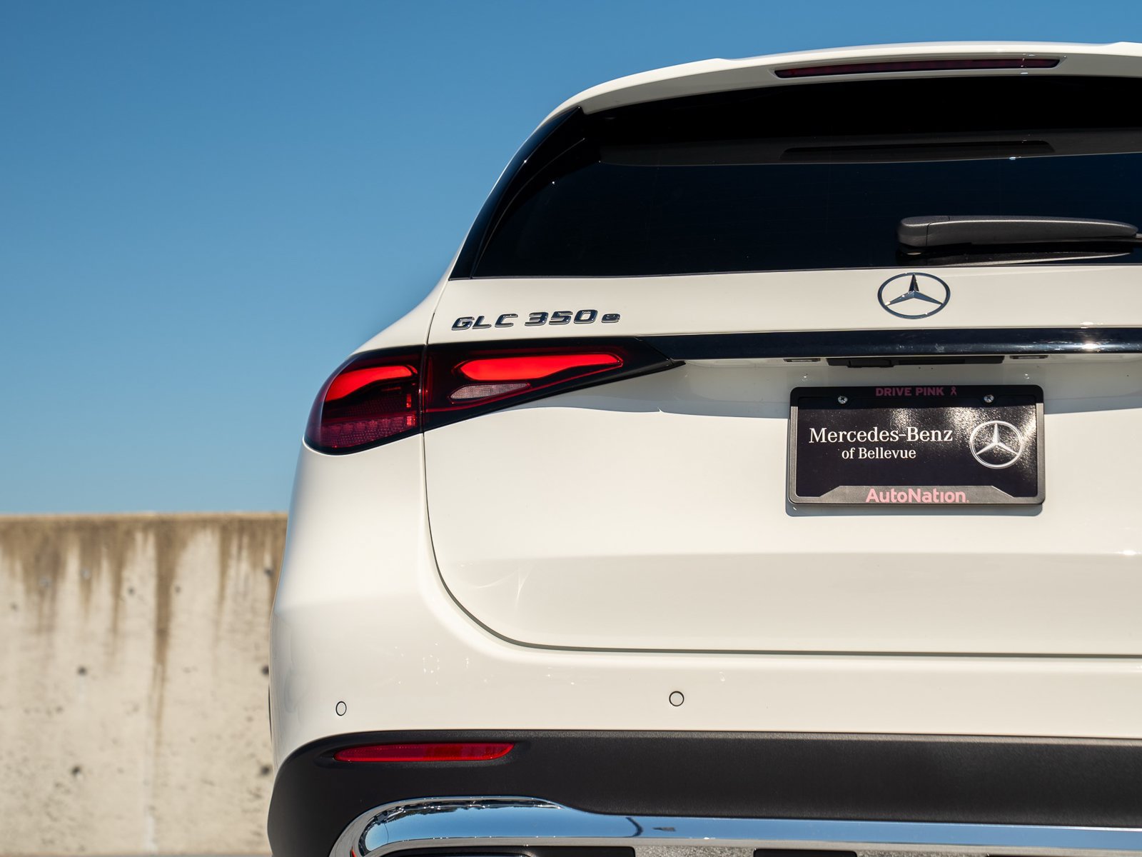 Used 2025 Mercedes-Benz GLC 350e 4MATIC w/ Driver Assistance Package image 9