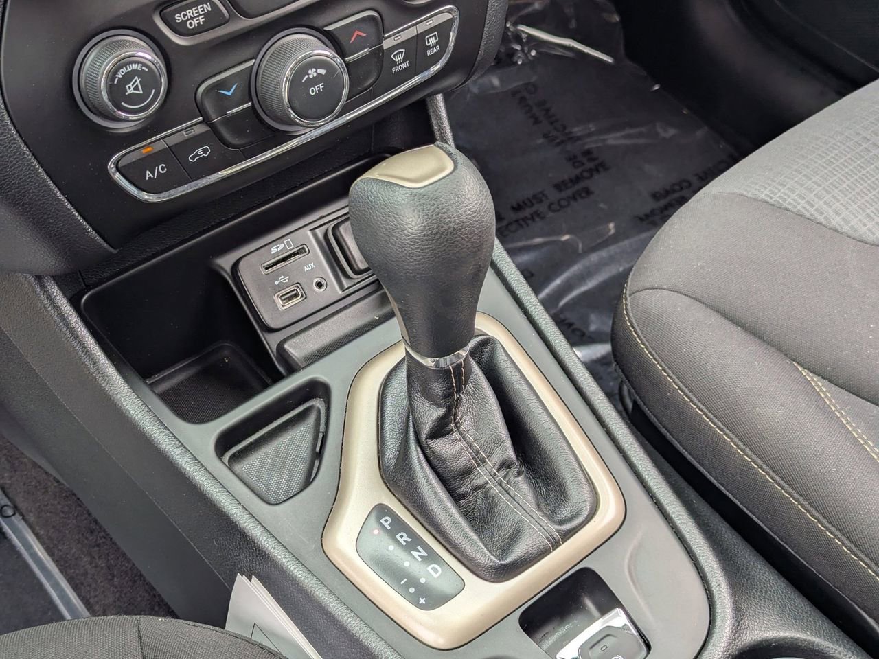Used 2016 Jeep Cherokee Latitude FWD image 27