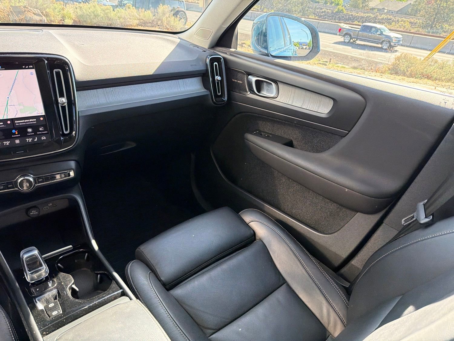 Used 2023 Volvo XC40 B5 Ultimate w/ Protection Package Premier AWD/4WD image 13