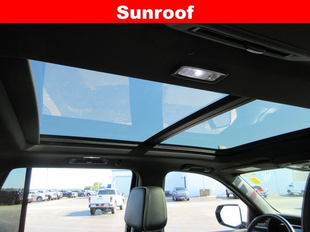 Certified 2022 GMC Yukon SLT w/ SLT Premium Package AWD/4WD image 16