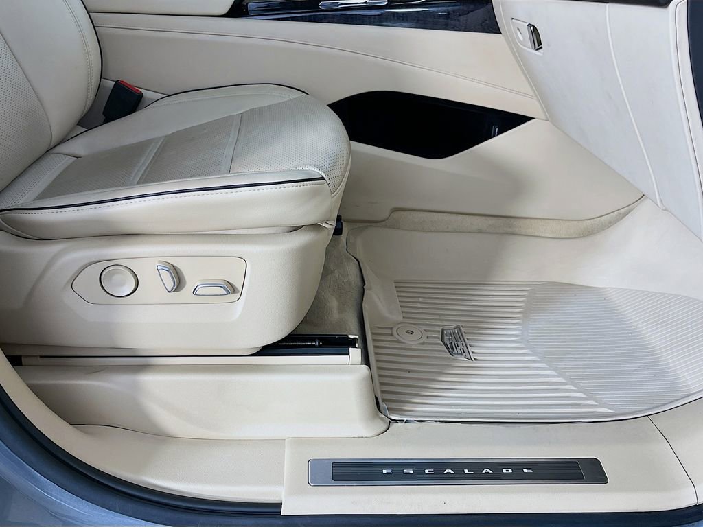 Used 2023 Cadillac Escalade Premium Luxury w/ Performance Package image 39
