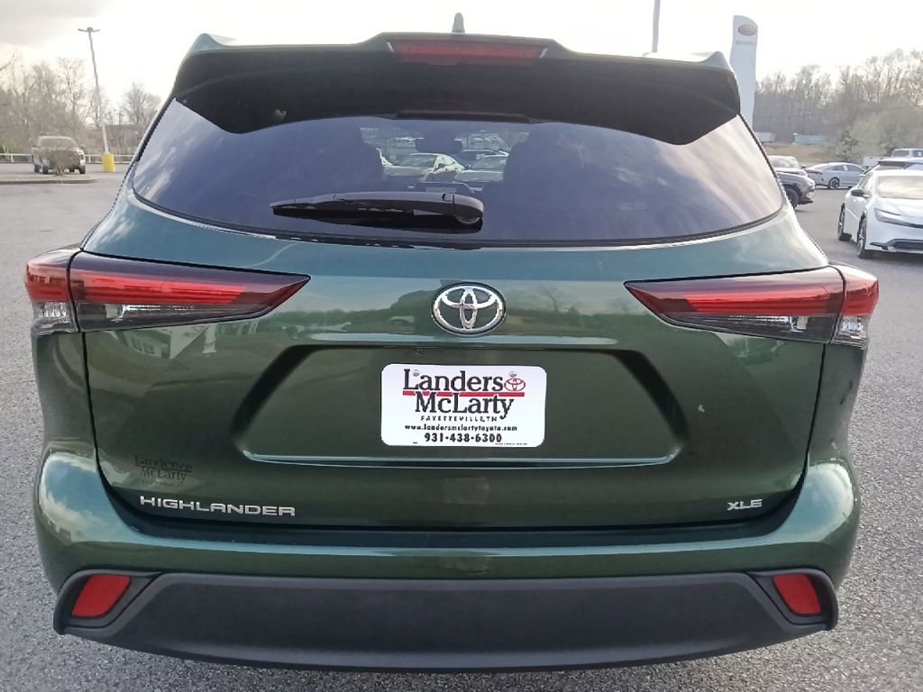 Used 2024 Toyota Highlander XLE image 4