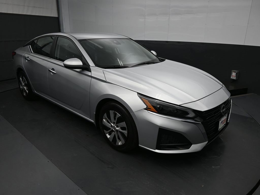 Used 2023 Nissan Altima 2.5 S image 3