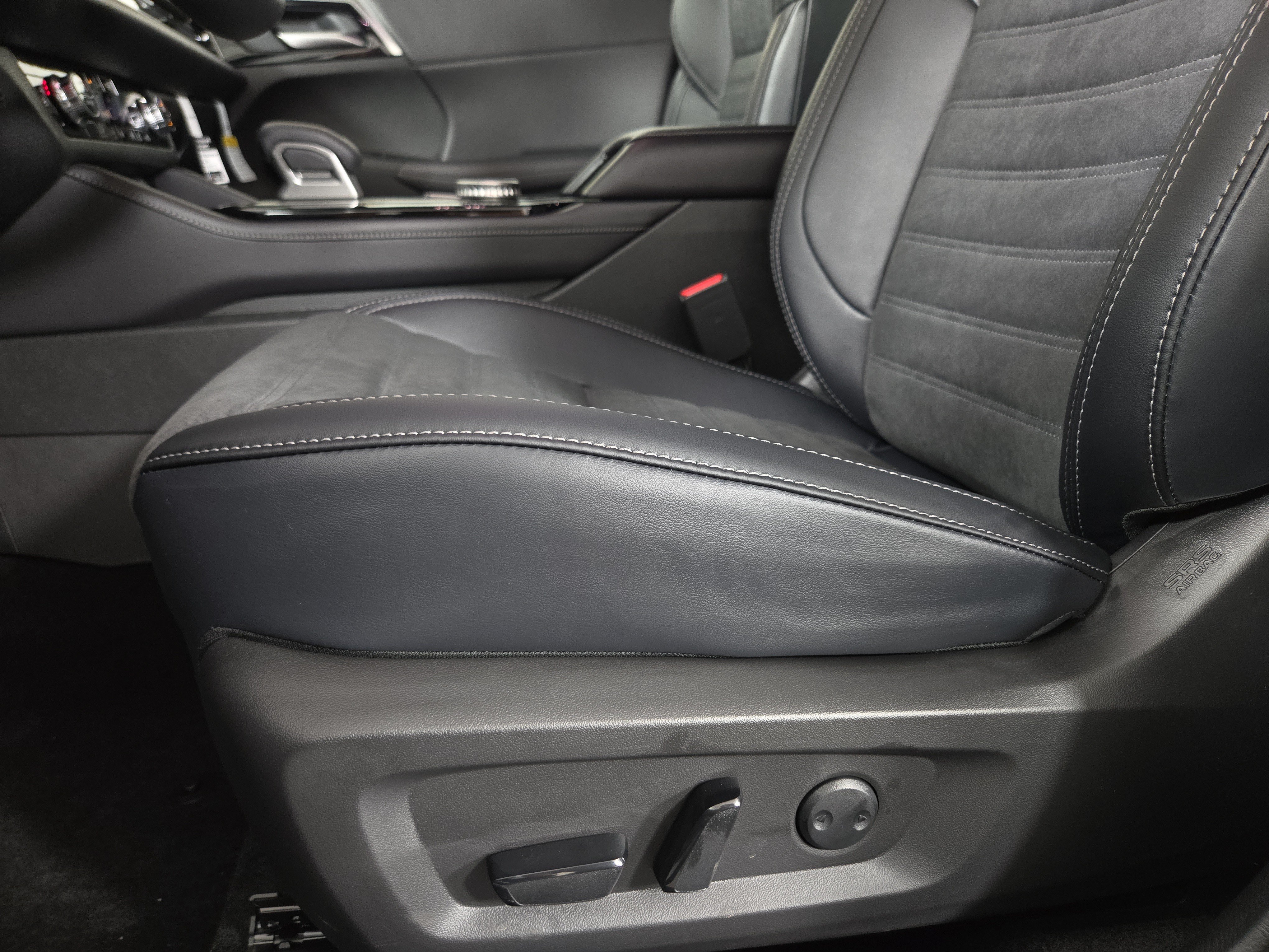 New 2026 Mitsubishi Outlander LE AWD/4WD image 30