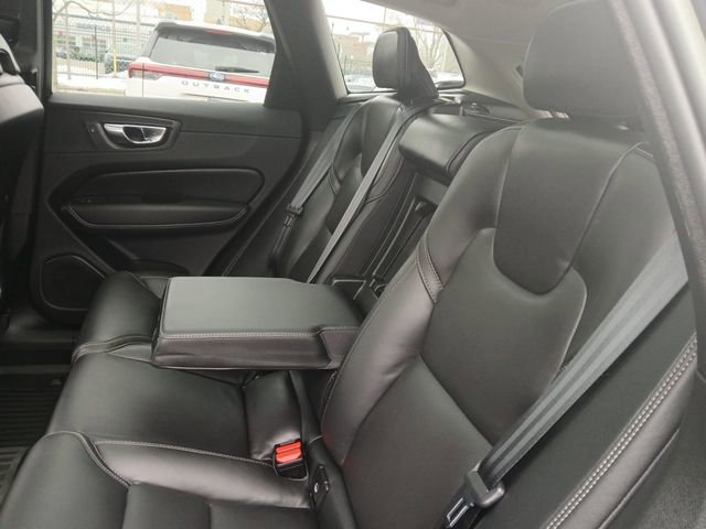 Used 2022 Volvo XC60 B5 Inscription w/ Climate Package image 23