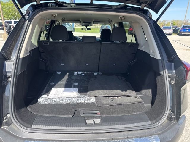 Used 2023 Nissan Rogue SV AWD/4WD image 11