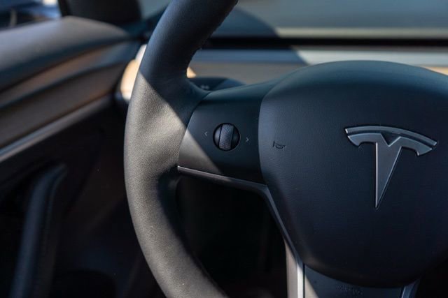 Used 2022 Tesla Model 3 Long Range AWD/4WD image 16