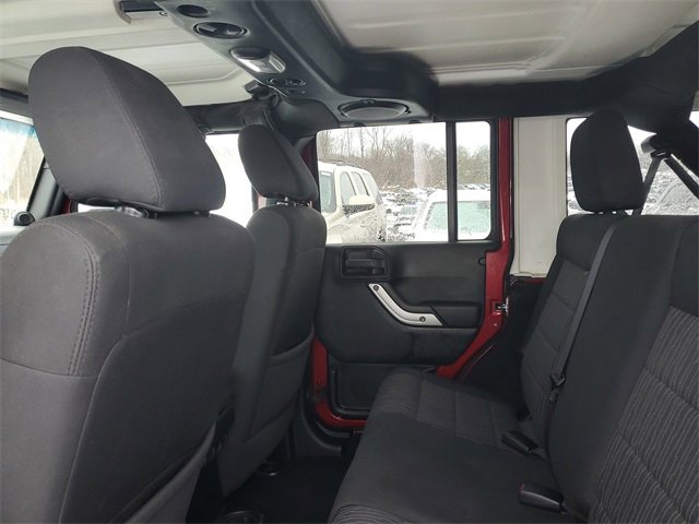 Used 2011 Jeep Wrangler Unlimited Sahara w/ Connectivity Group image 8