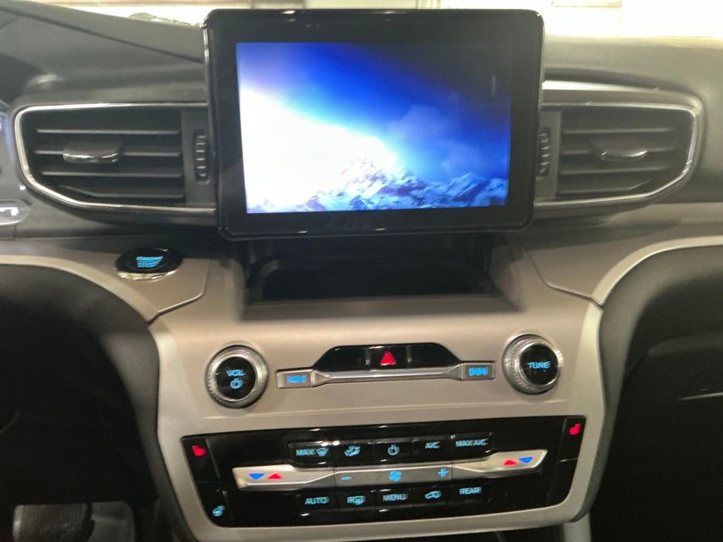 Used 2022 Ford Explorer XLT w/ Equipment Group 202A image 18