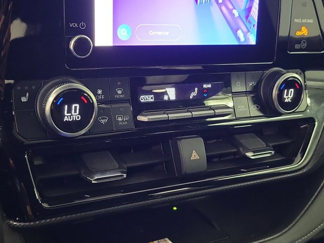 Used 2024 Toyota Highlander LE image 32