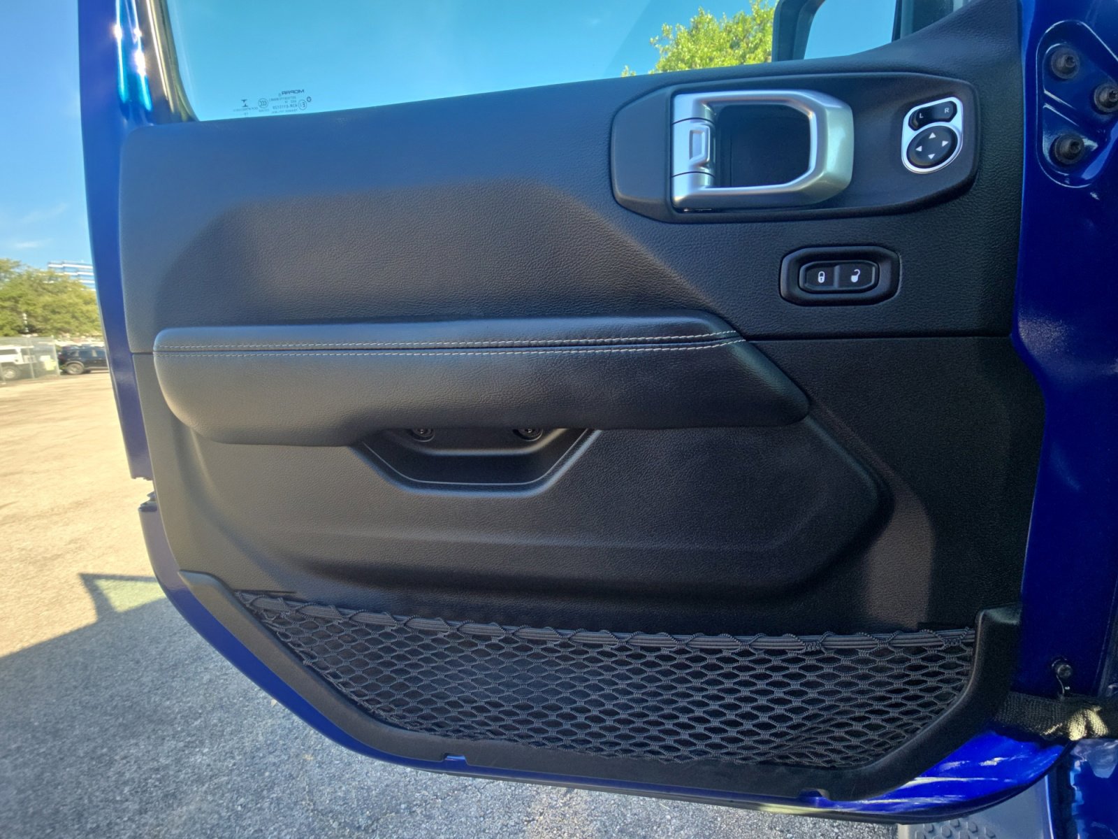 Used 2018 Jeep Wrangler Unlimited Sahara AWD/4WD image 28