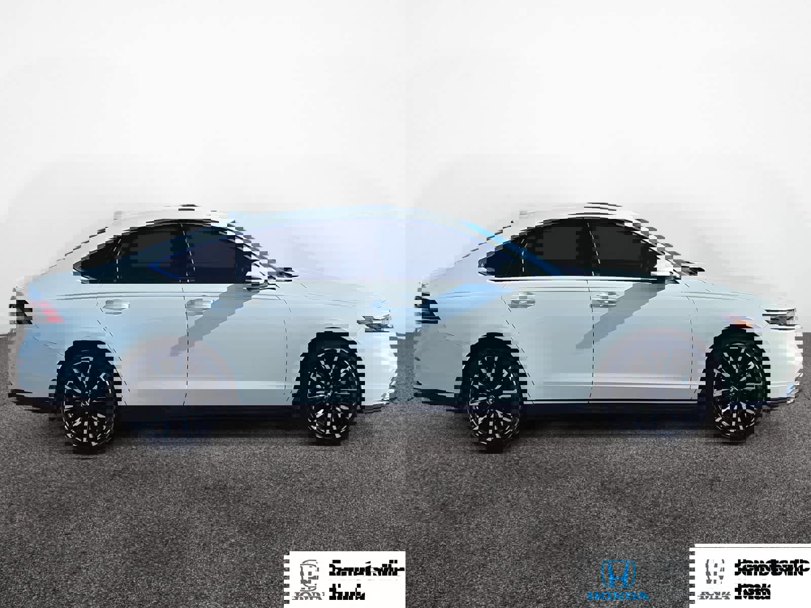 Used 2024 Honda Accord Touring image 6