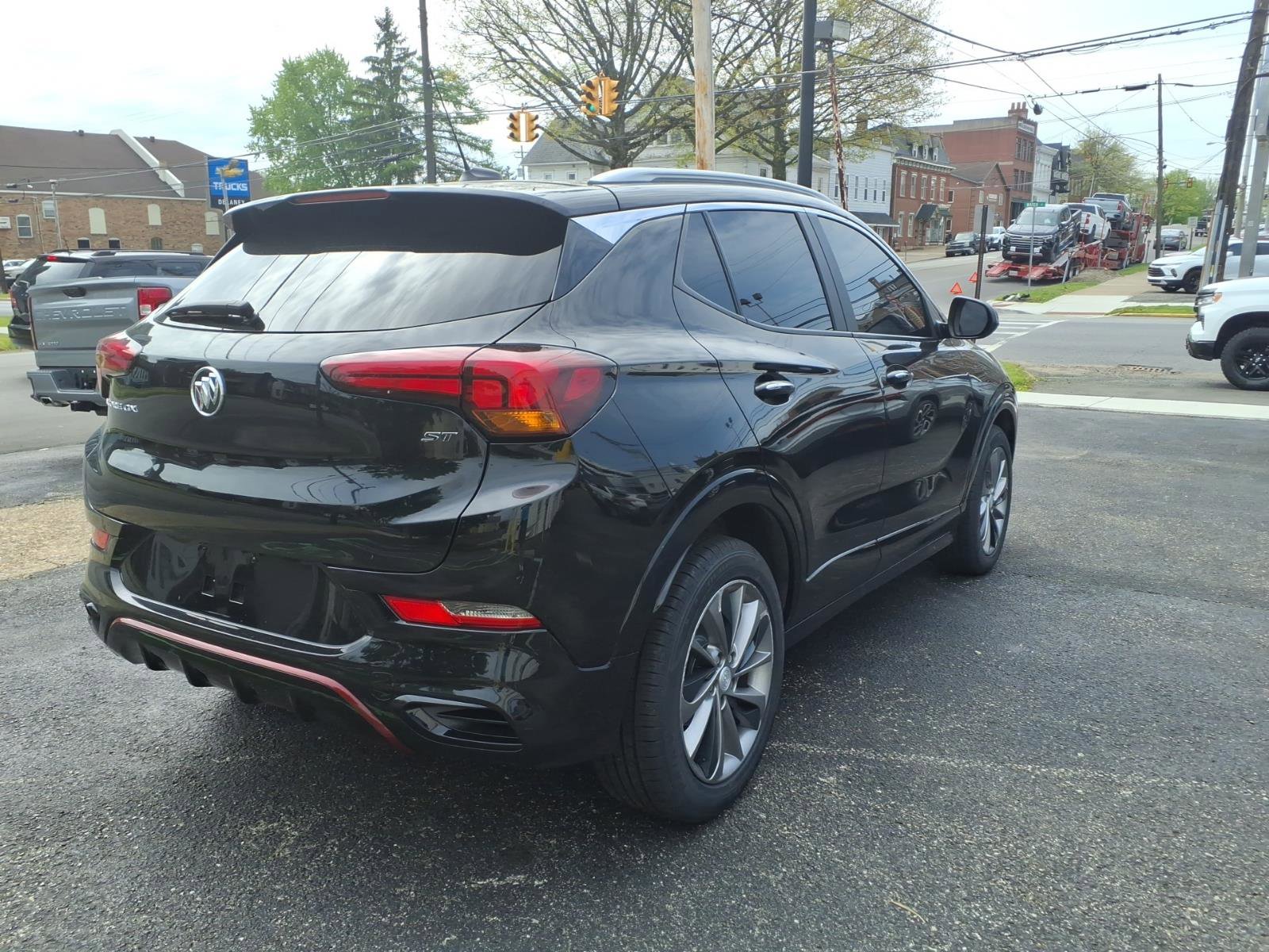 Certified 2022 Buick Encore GX Preferred w/ Sport Touring Package FWD image 5