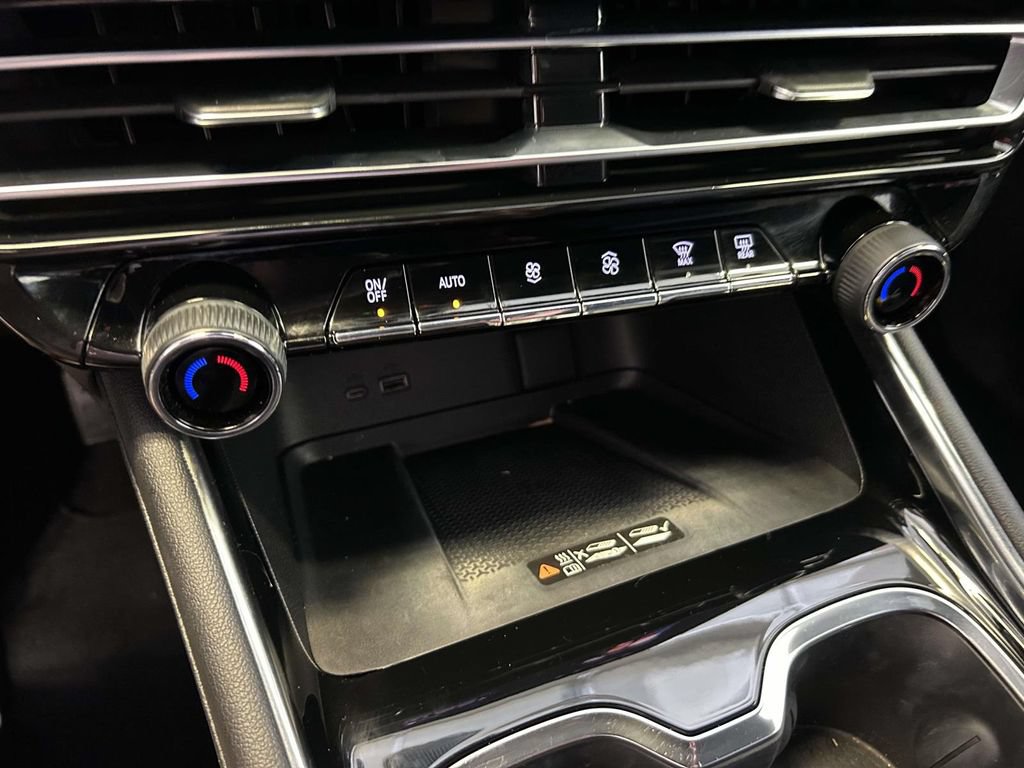 Used 2024 Chevrolet Traverse LT w/ Enhanced Driving Package FWD image 22