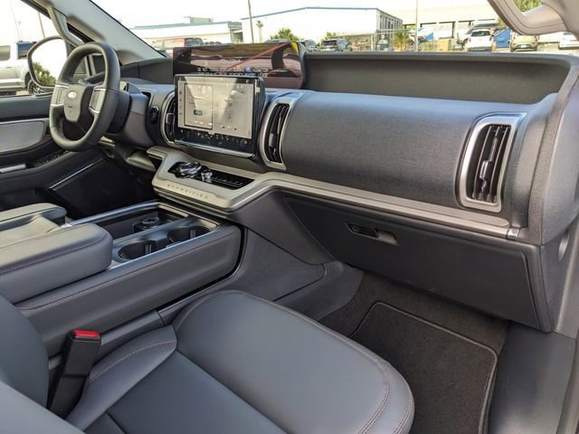 New 2025 Ford Expedition Active image 12