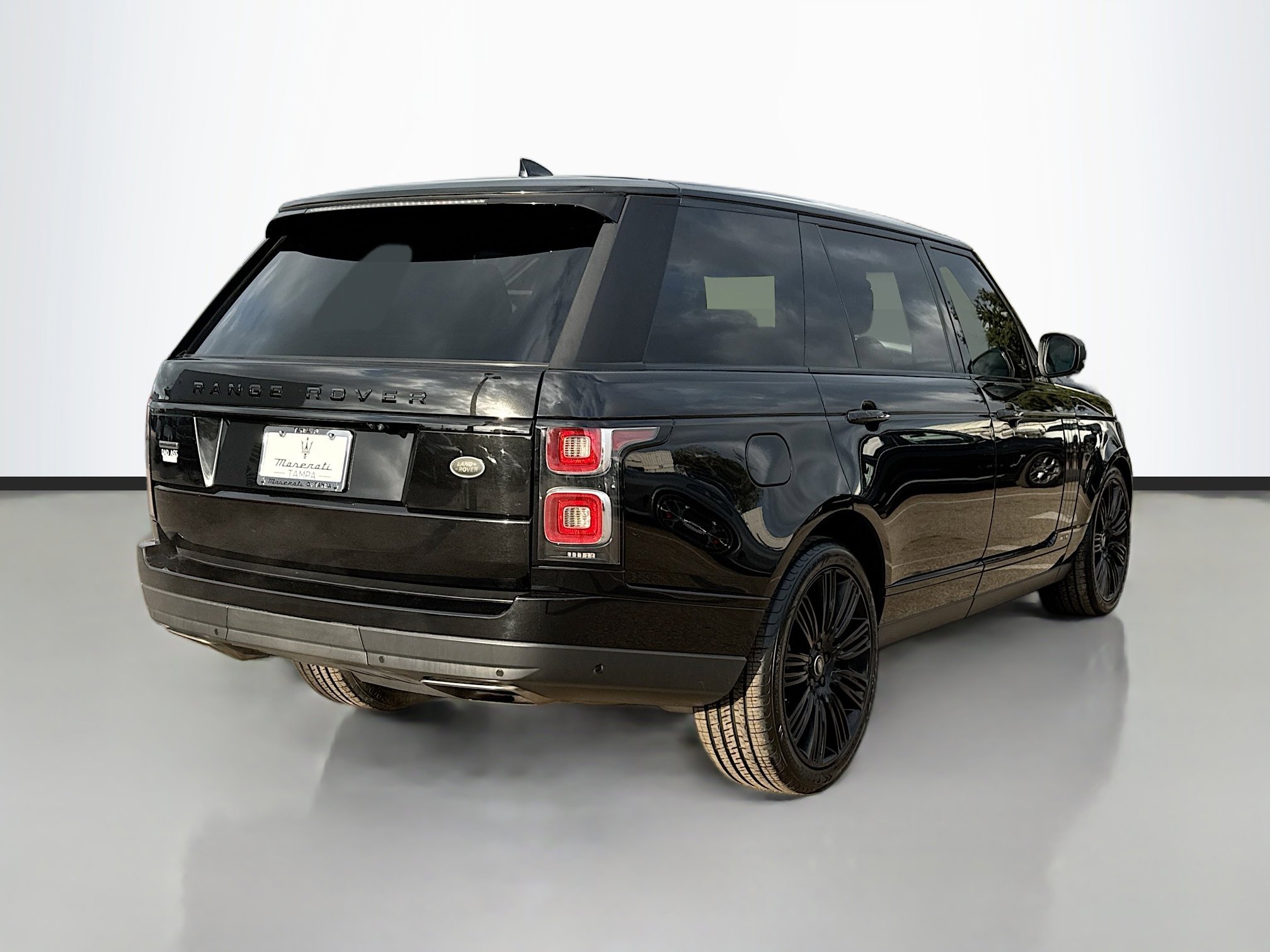 Used 2019 Land Rover Range Rover Long Wheelbase Supercharged image 3