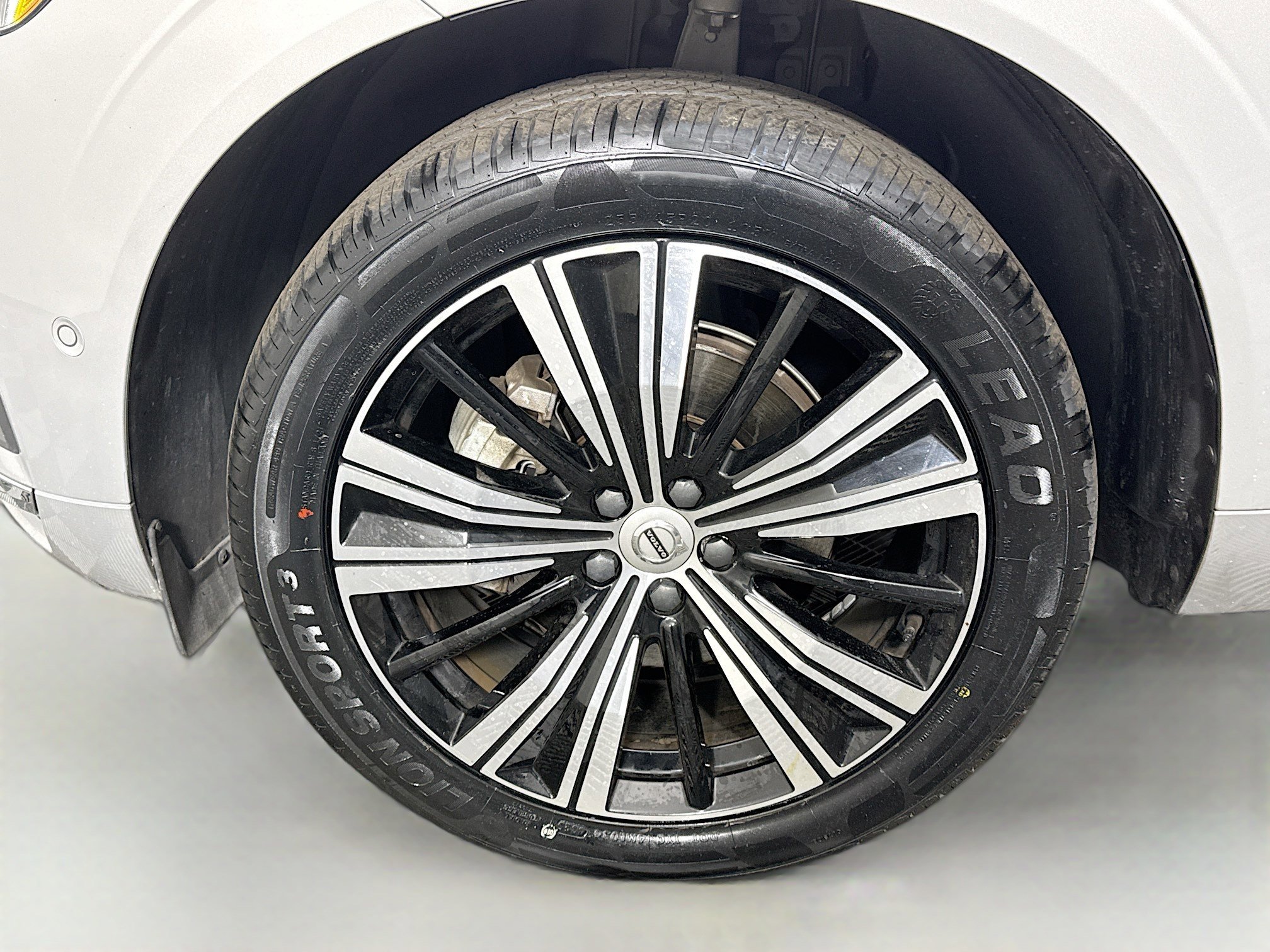 Used 2023 Volvo XC60 B5 Plus w/ Protection Package Premier image 38