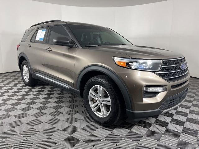 Used 2021 Ford Explorer XLT w/ Equipment Group 202A image 2