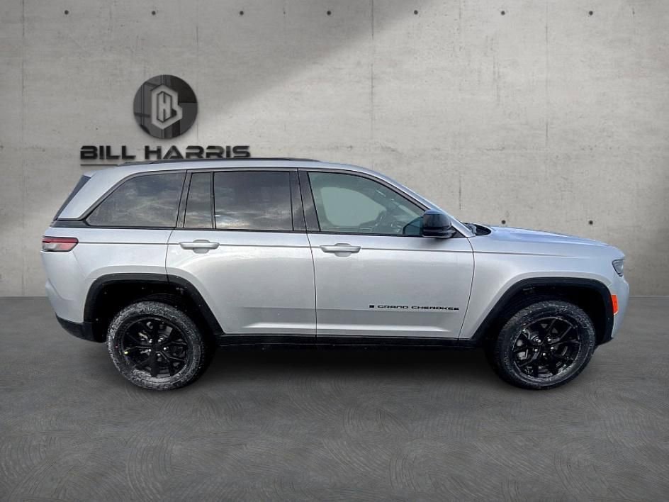 New 2026 Jeep Grand Cherokee Laredo image 5