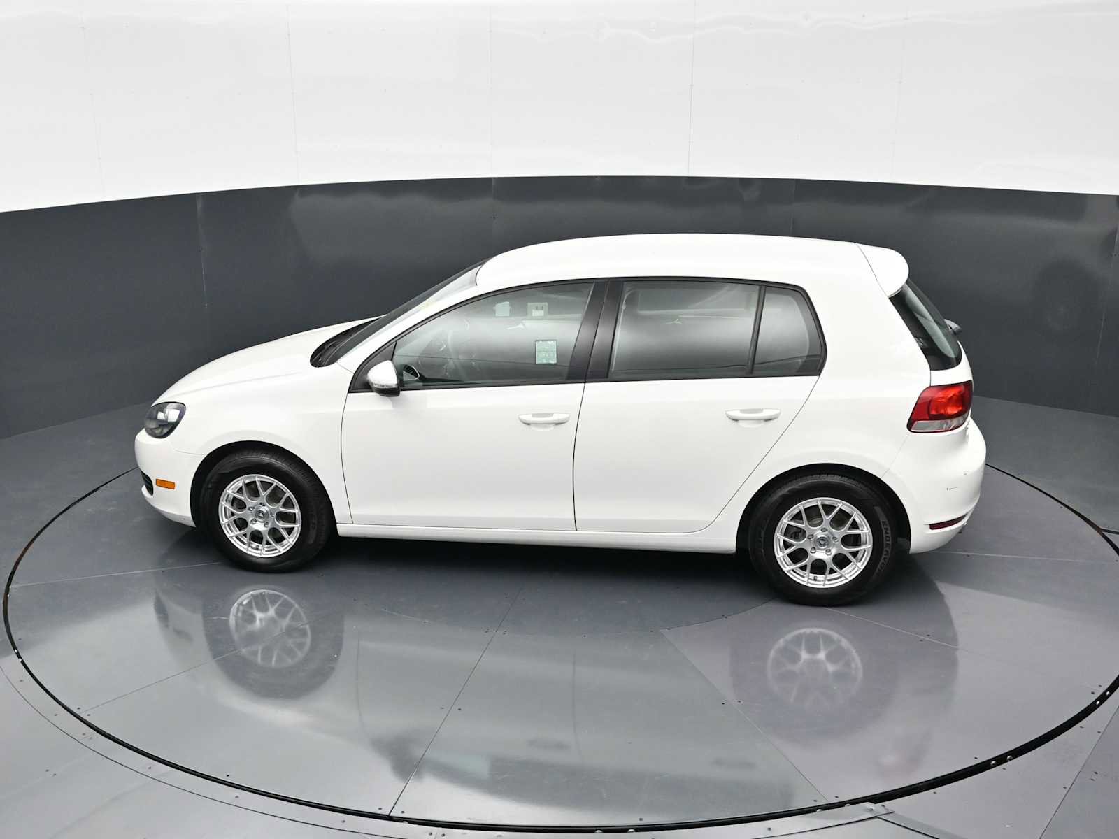 Used 2010 Volkswagen Golf 4-Door image 23