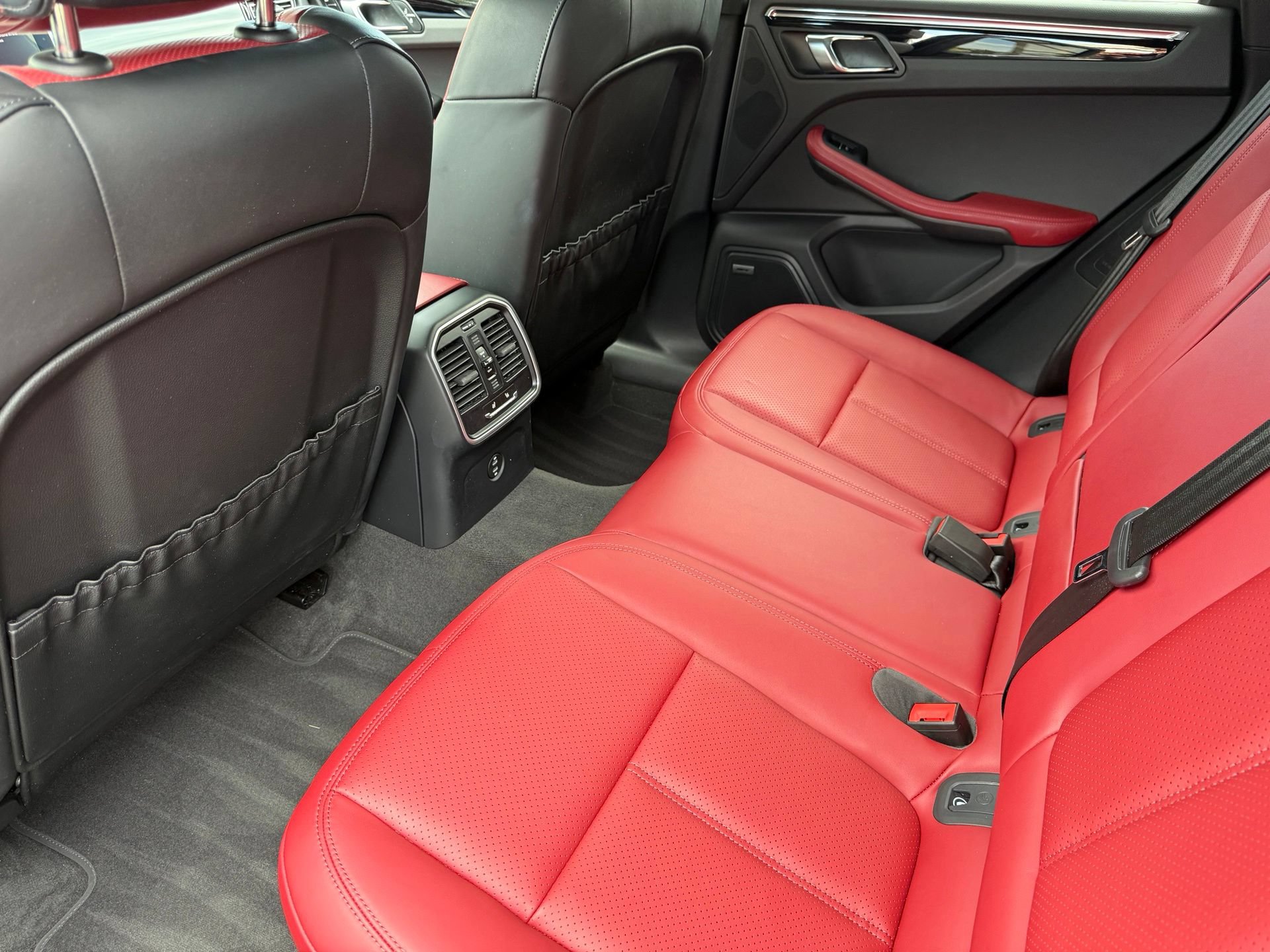 New 2025 Porsche Macan AWD/4WD image 31