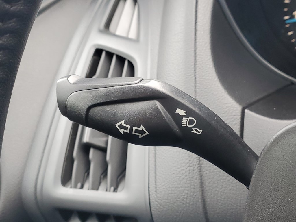 Used 2018 Ford Focus SEL w/ Cold Weather Package FWD image 16