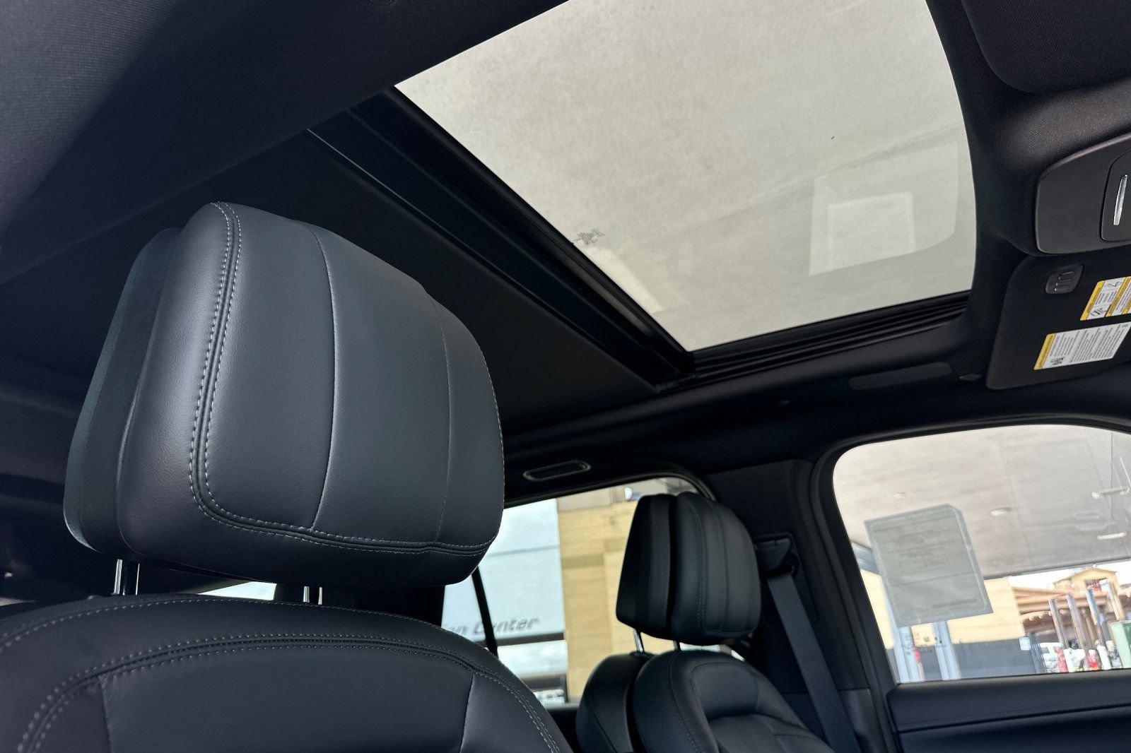 New 2026 Lincoln Navigator Reserve w/ Jet Appearance Package AWD/4WD image 17