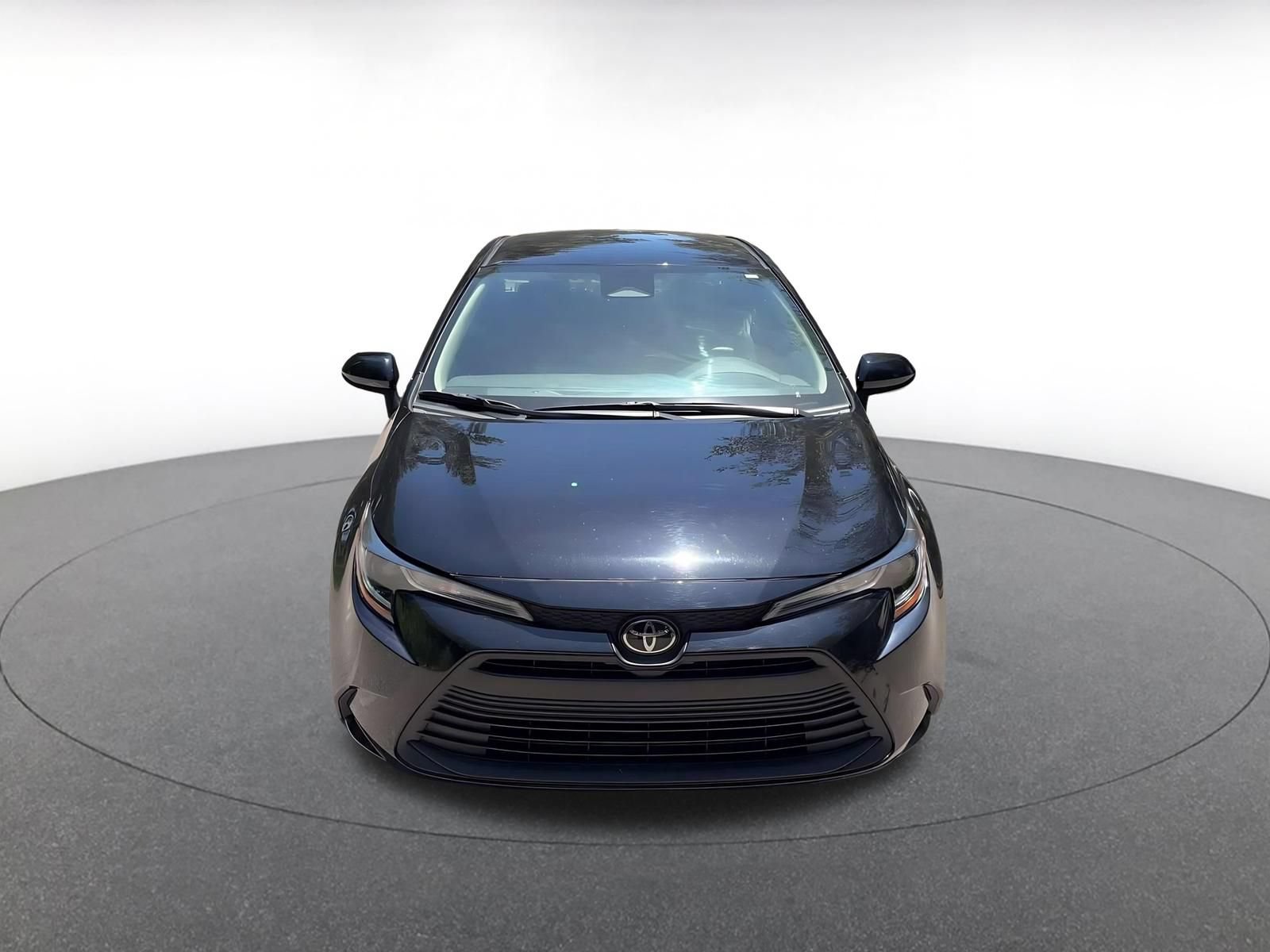 Used 2025 Toyota Corolla LE FWD image 4
