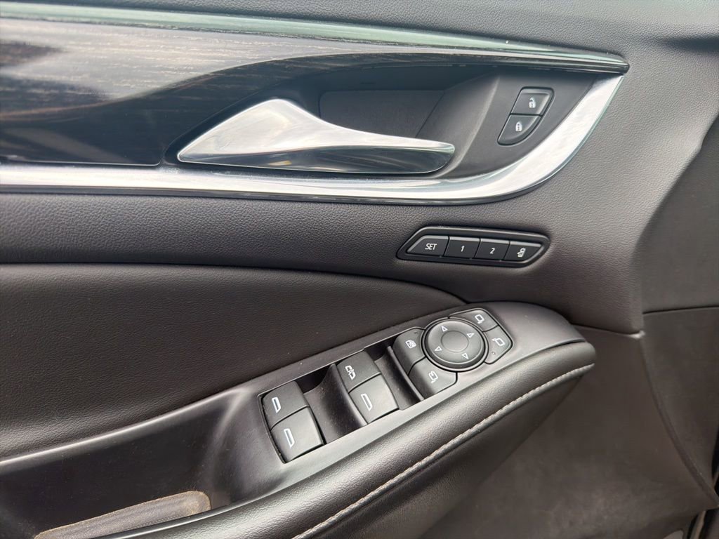 Used 2021 Buick Enclave Avenir w/ Avenir Technology Package image 13