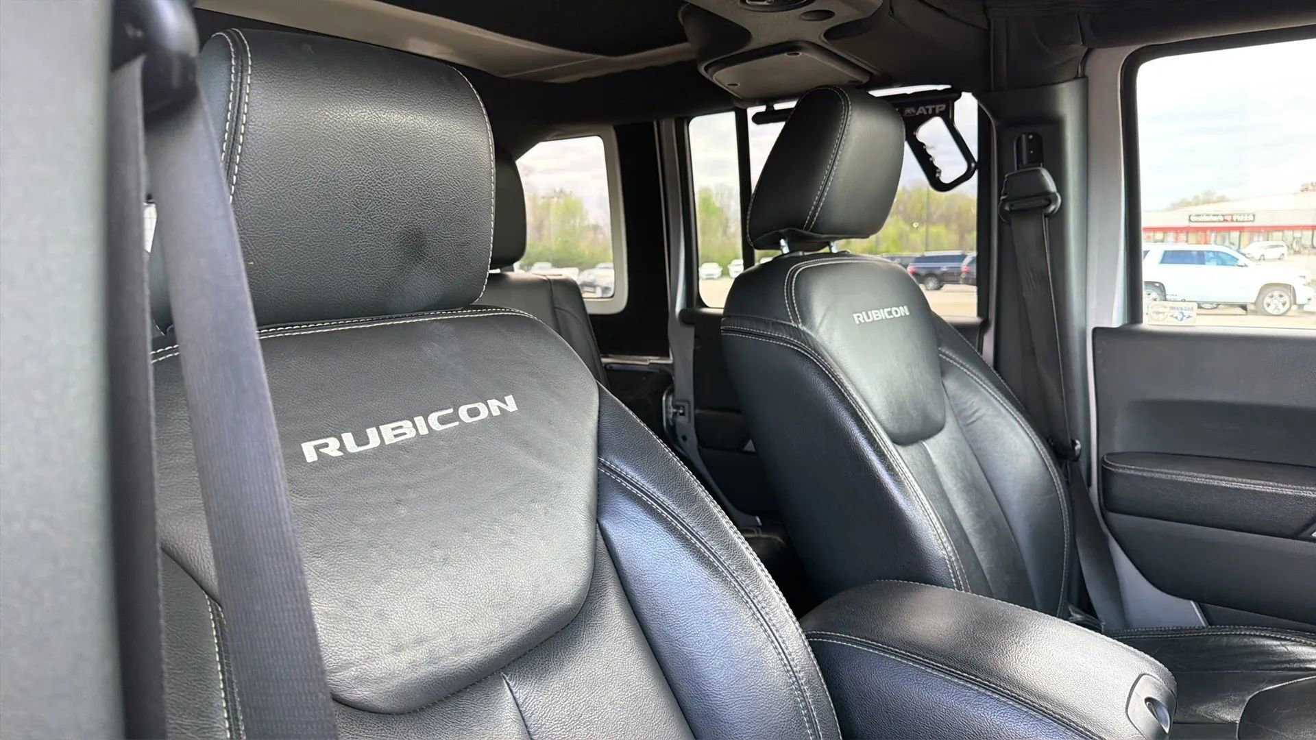 Used 2016 Jeep Wrangler Unlimited Rubicon image 98