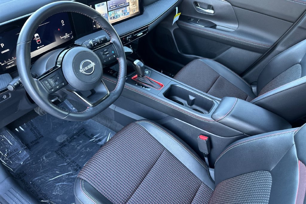 Certified 2025 Nissan Kicks SR w/ Illumination Package FWD image 10