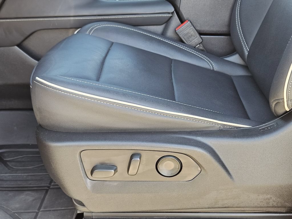 Used 2024 Chevrolet Tahoe Premier AWD/4WD image 24