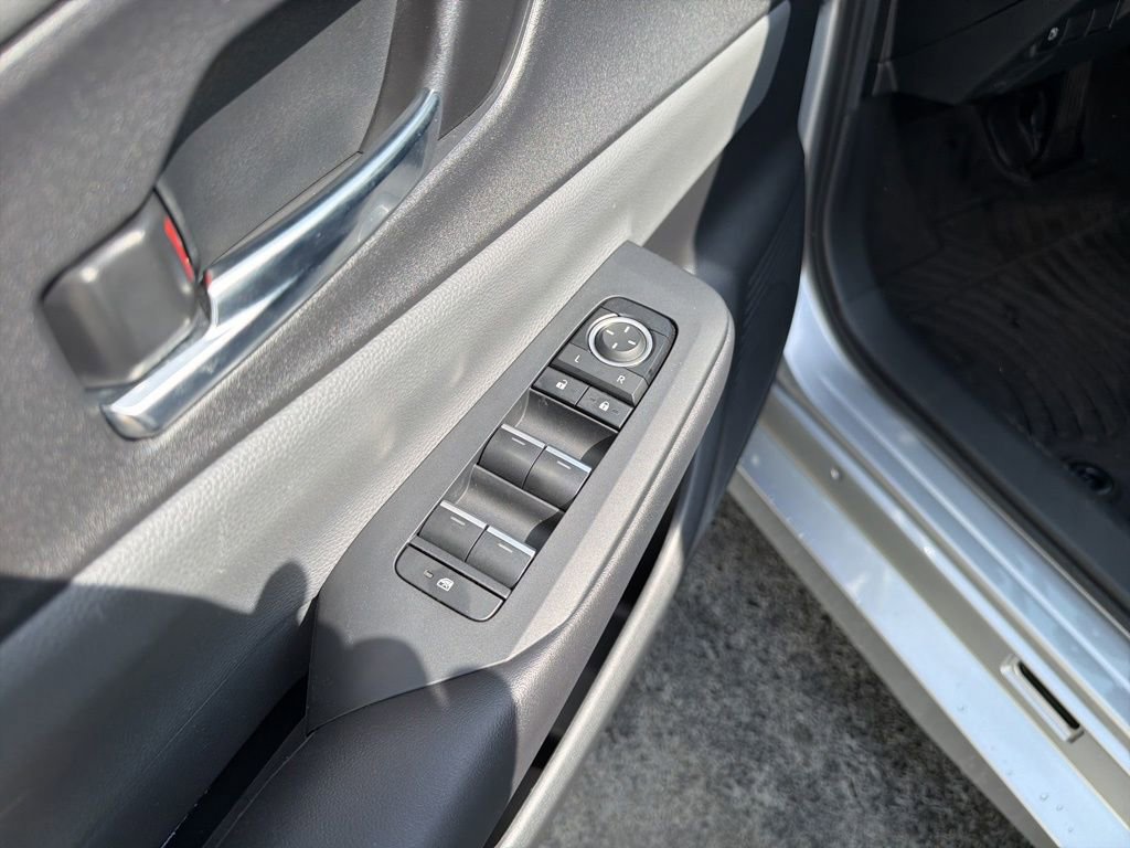 Used 2023 Toyota Prius XLE FWD image 38