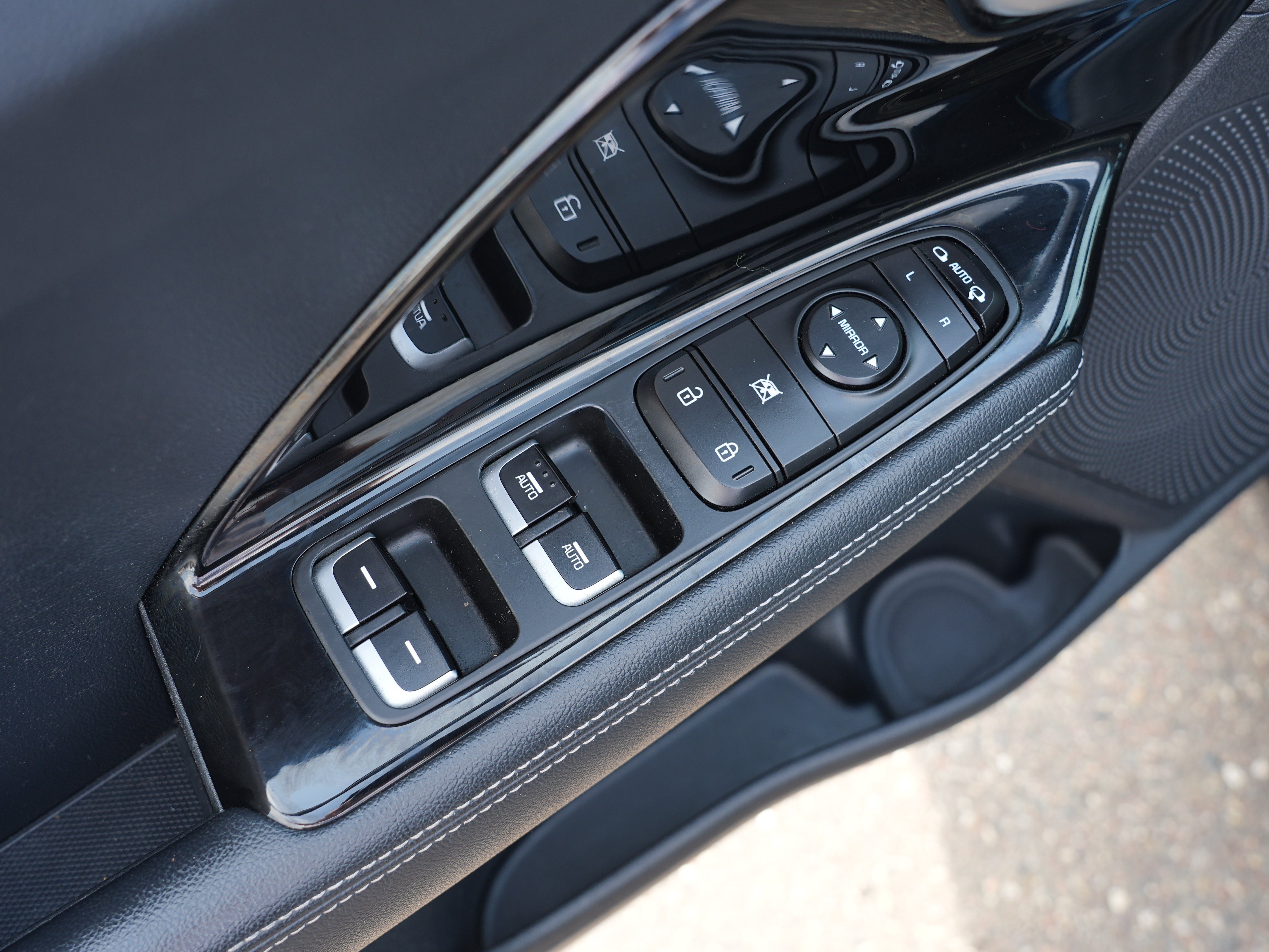 Used 2019 Kia Niro EX FWD image 16
