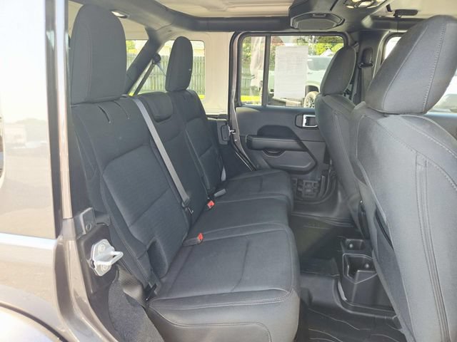 Used 2019 Jeep Wrangler Unlimited Sahara w/ Dual Top Group AWD/4WD image 13