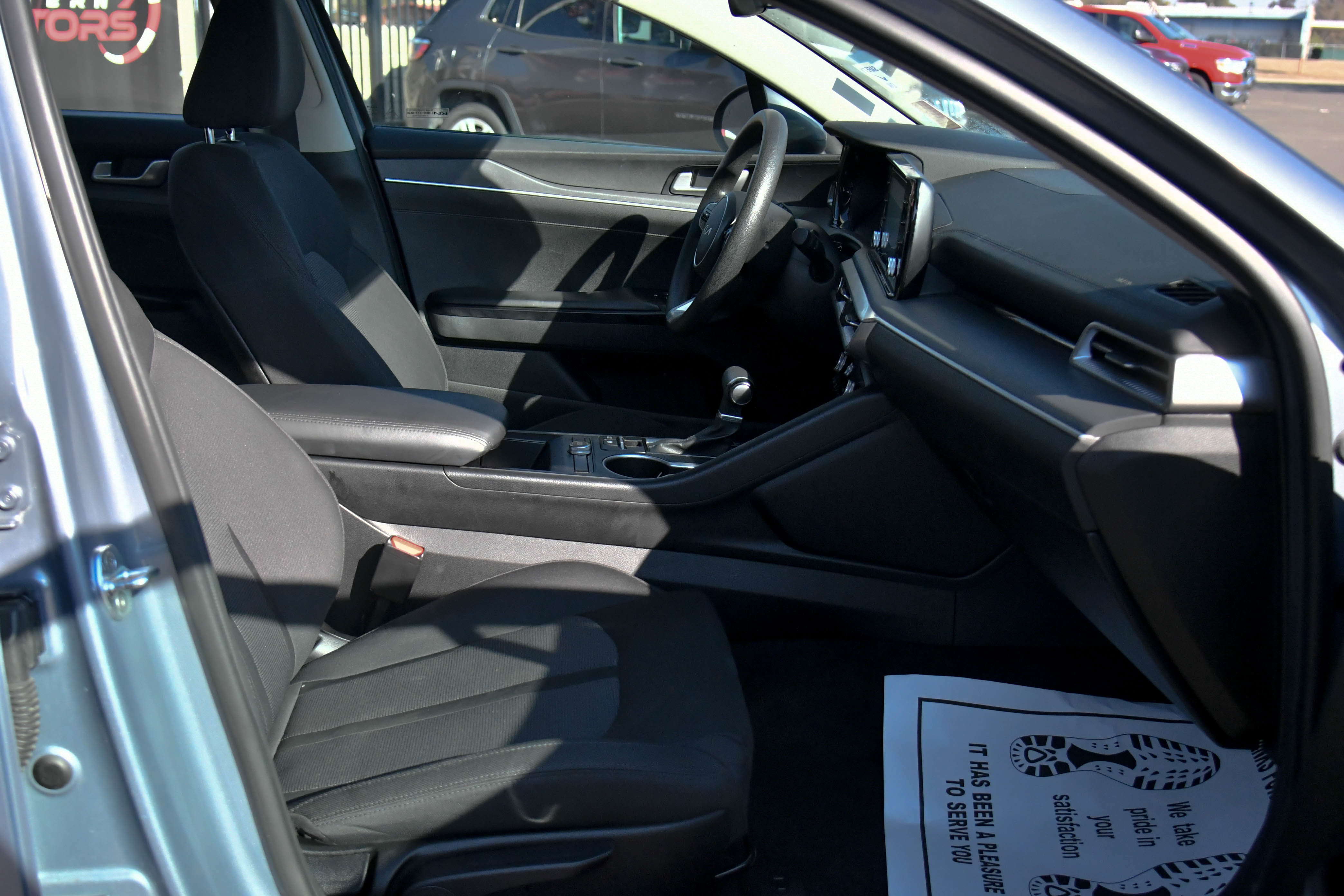 Used 2023 Kia K5 LXS image 40