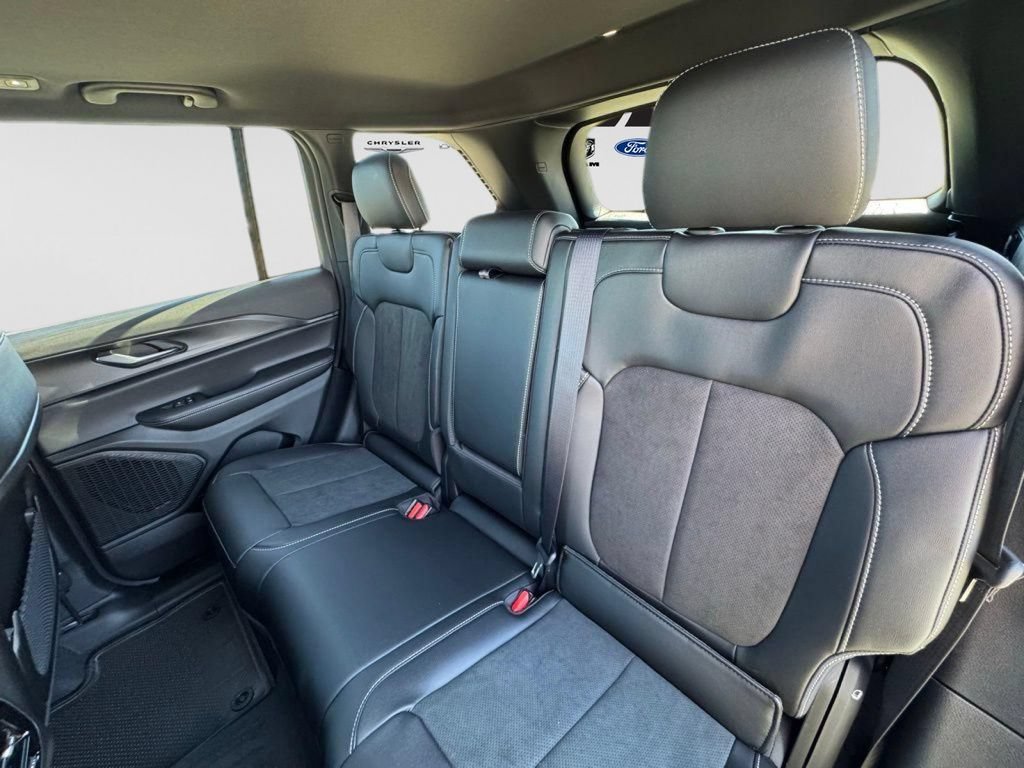 New 2025 Jeep Grand Cherokee Altitude AWD/4WD image 12