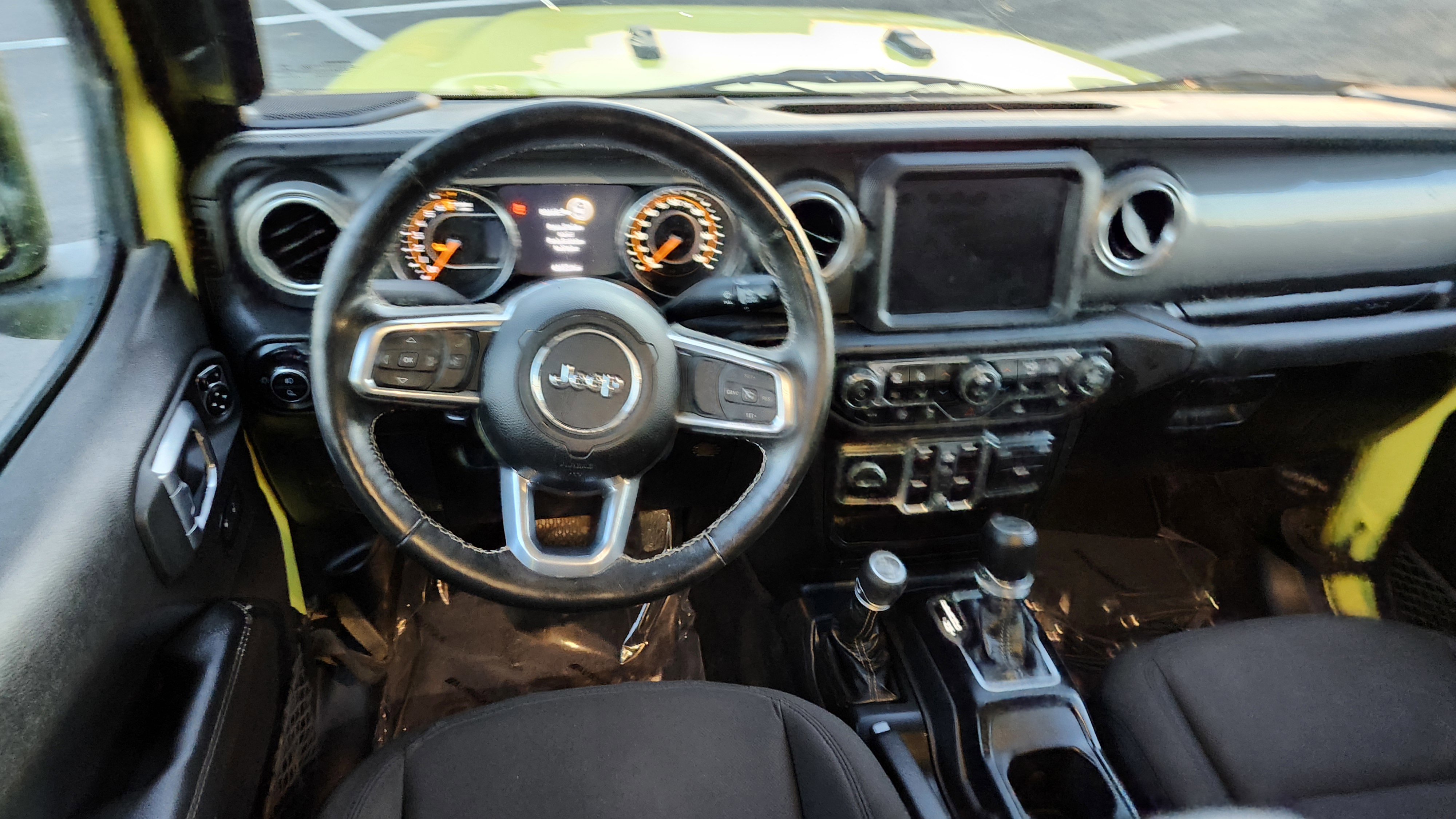 Used 2023 Jeep Gladiator Overland w/ Cold Weather Group image 18