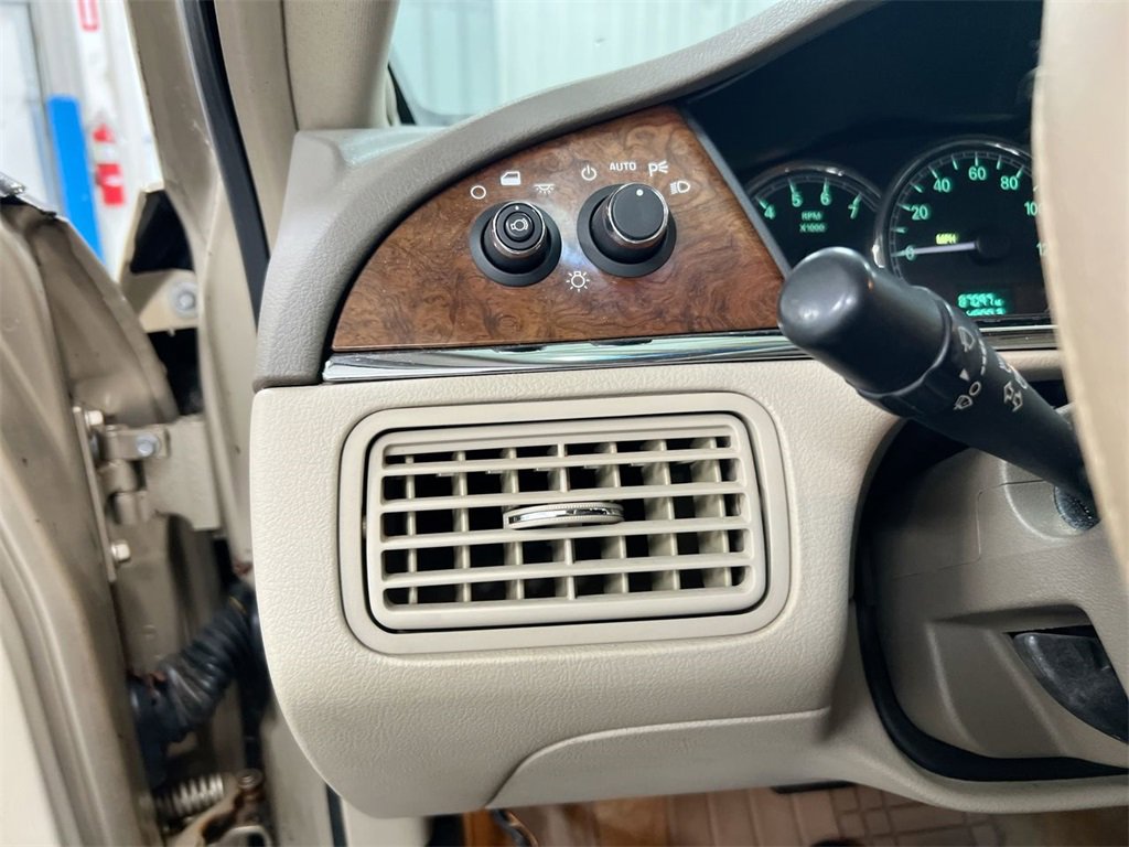 Used 2005 Buick LaCrosse CX image 16