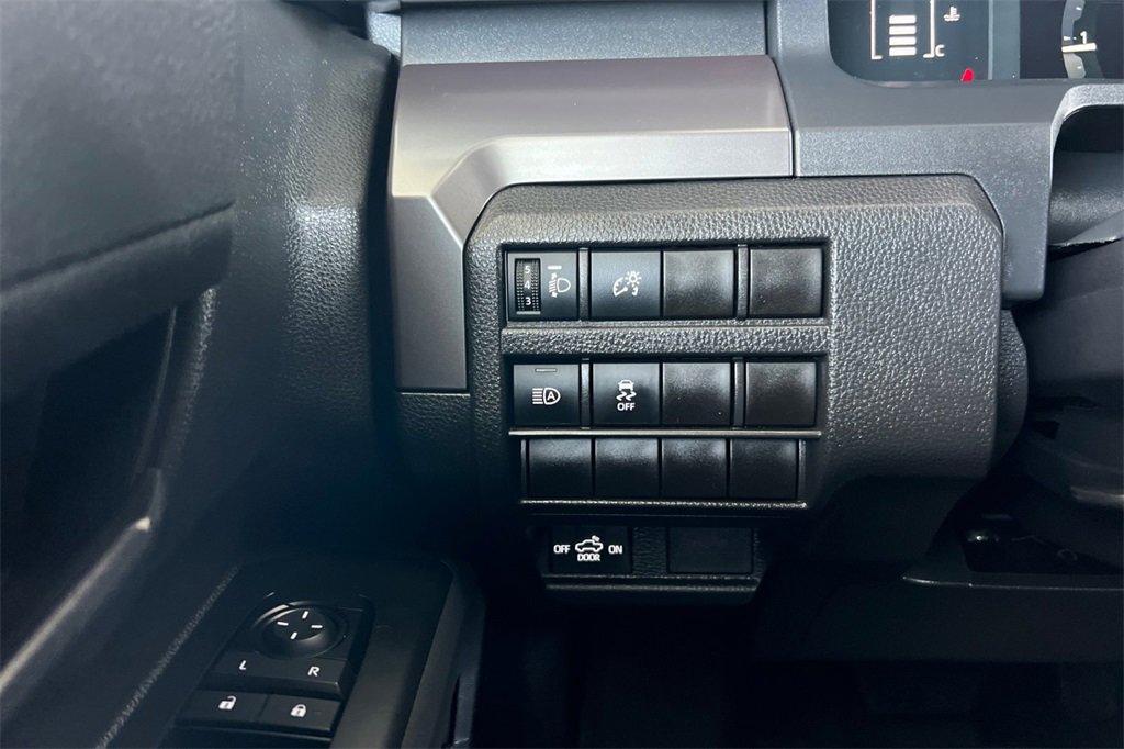 Certified 2025 Toyota Tacoma SR5 image 32
