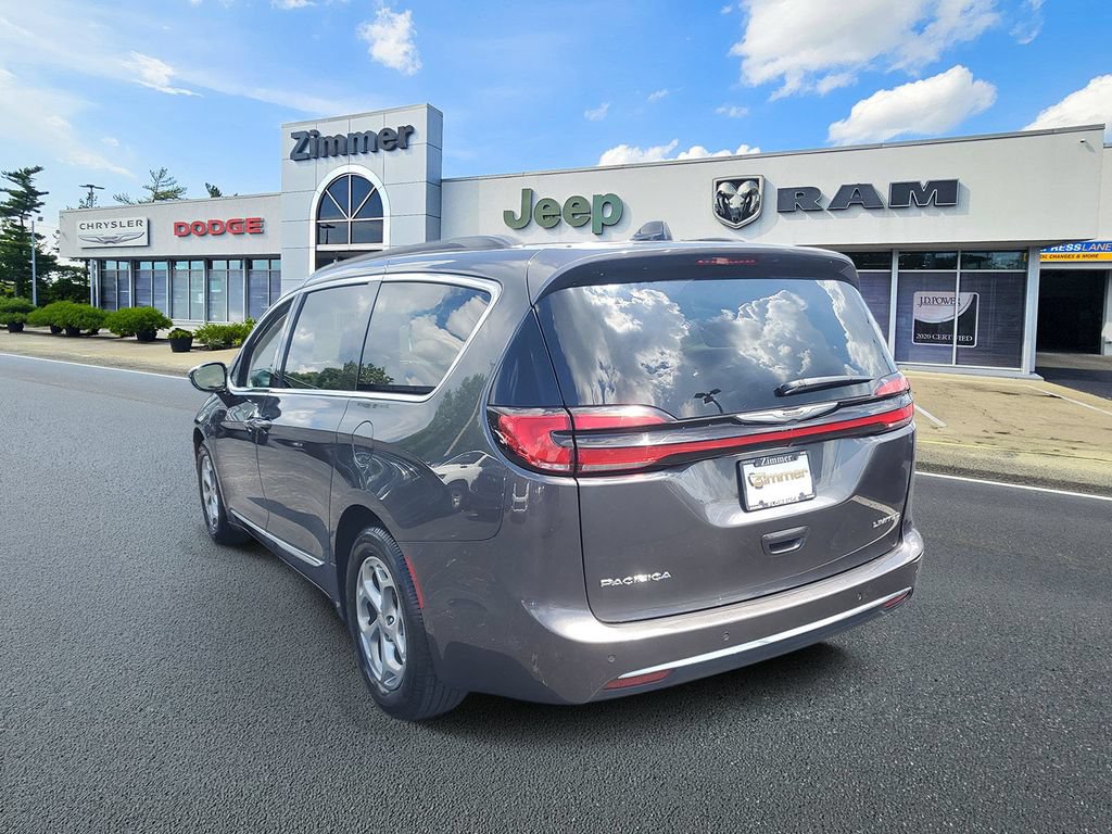 Certified 2023 Chrysler Pacifica Limited FWD image 3