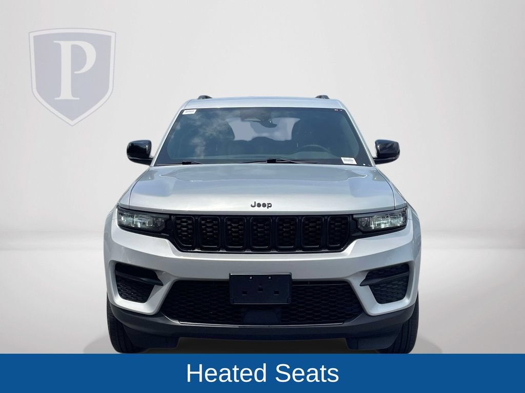 Used 2025 Jeep Grand Cherokee Altitude AWD/4WD image 3