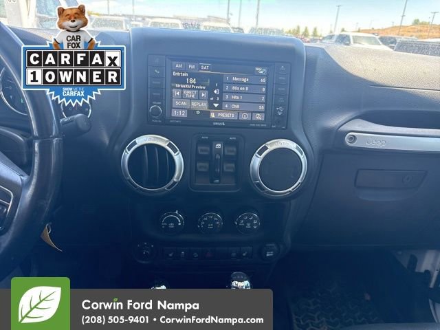 Used 2015 Jeep Wrangler Unlimited Rubicon w/ Connectivity Group AWD/4WD image 14