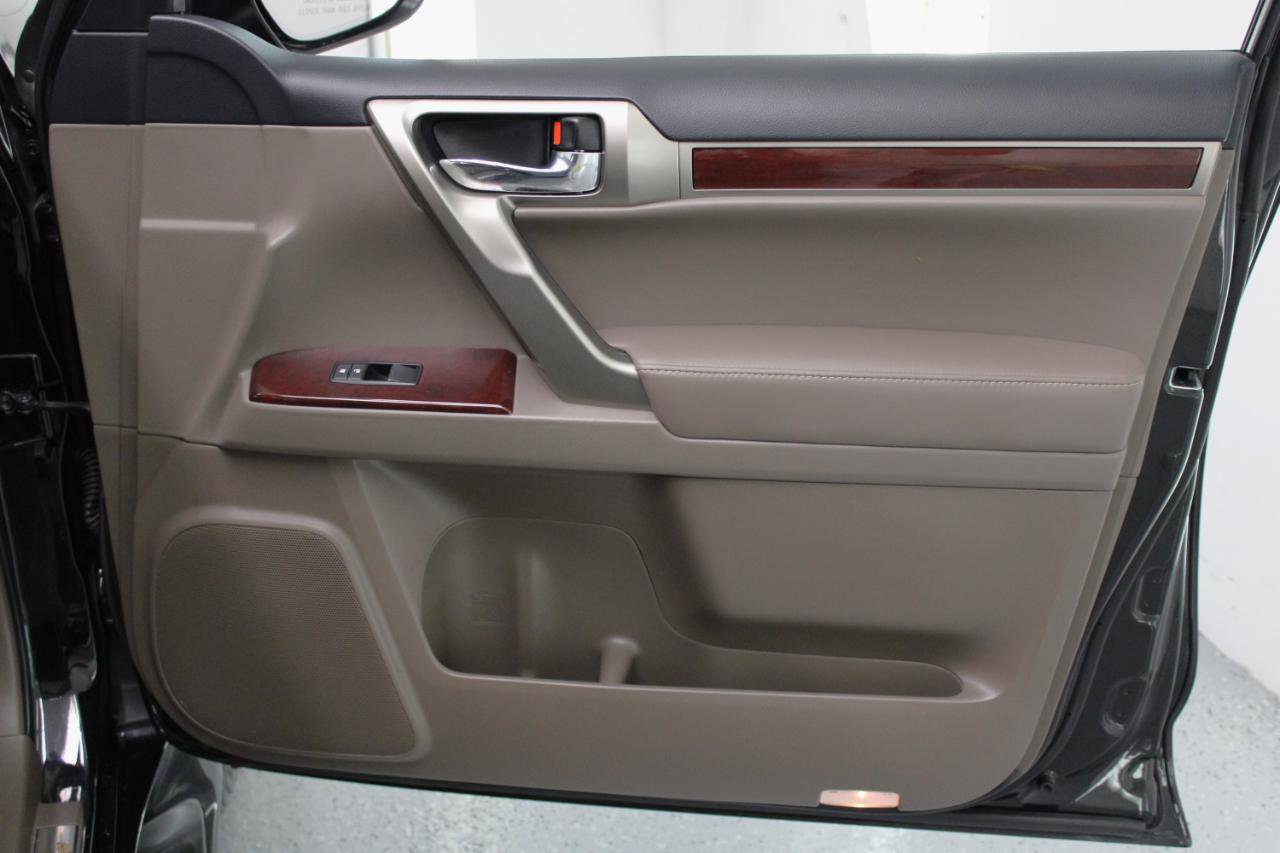 Used 2017 Lexus GX 460 Premium w/ Premium Package image 51